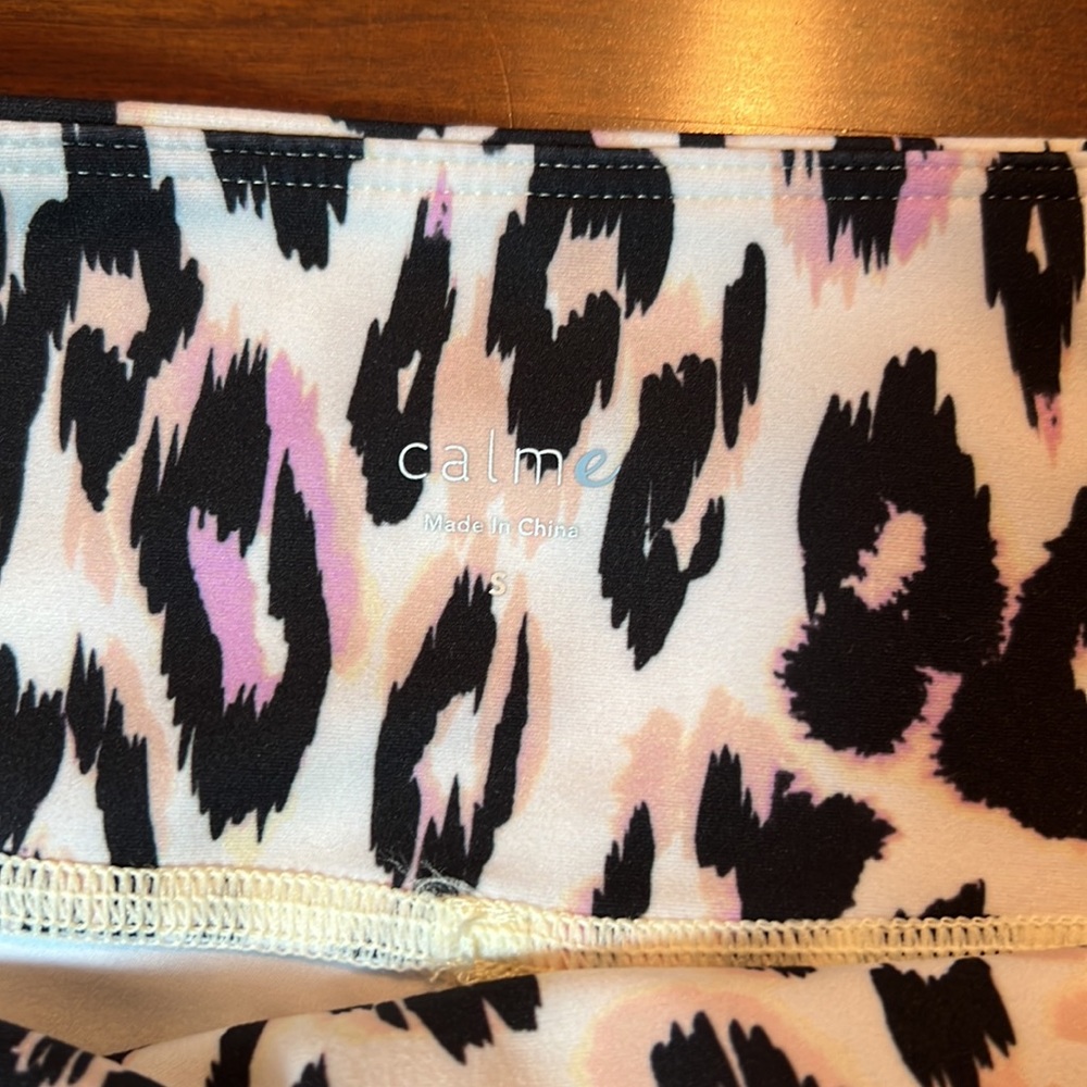 New Johnny Was Calme Endurance High Waist Legging Pockets 7/8 Cheetah Size Small - Picture 7 of 10